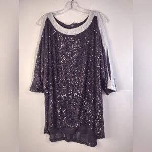 Cable & gauge women's black & white sequin Cold shoulder top size (1X)